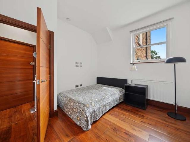 3 bed flat for sale