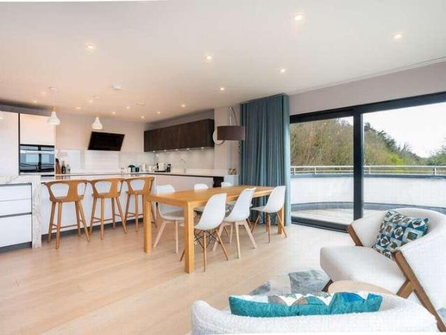 3 bed flat for sale