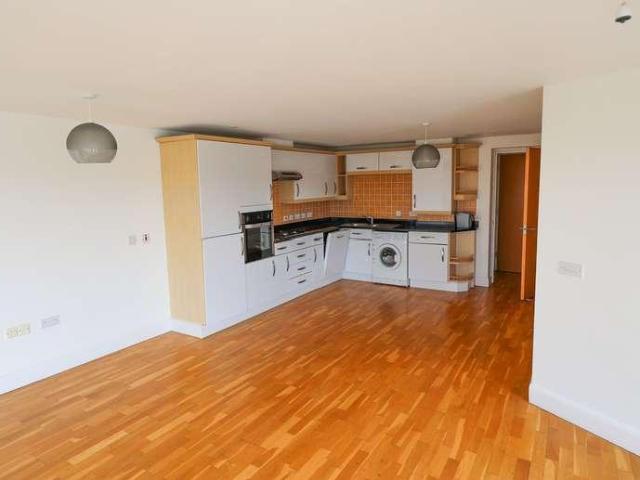 3 bed flat for sale