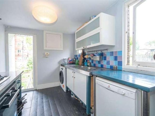 3 bed flat for sale