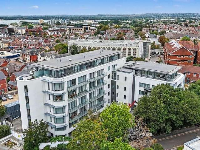 3 bed flat for sale