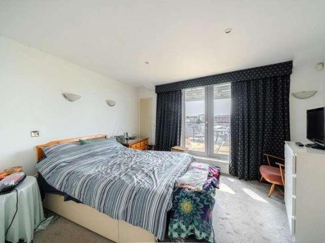 3 bed flat for sale