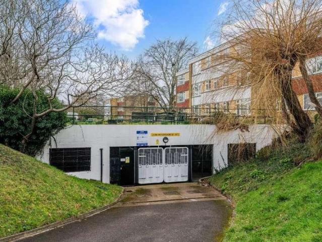 3 bed flat for sale