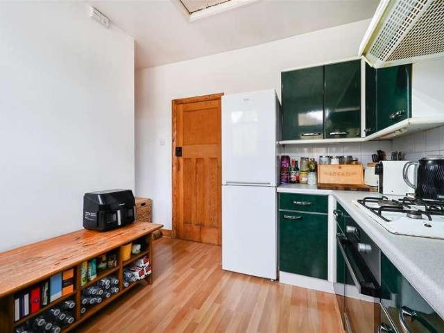 3 bed flat for sale