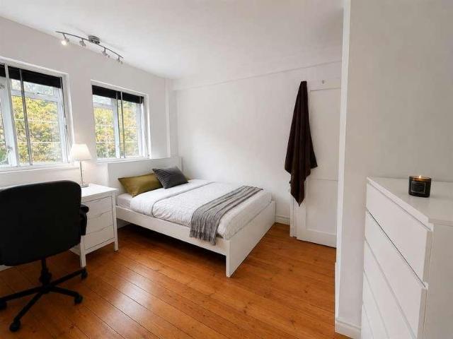 3 bed flat for sale