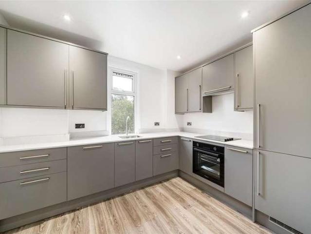 3 bed flat for sale