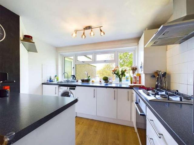 3 bed flat for sale