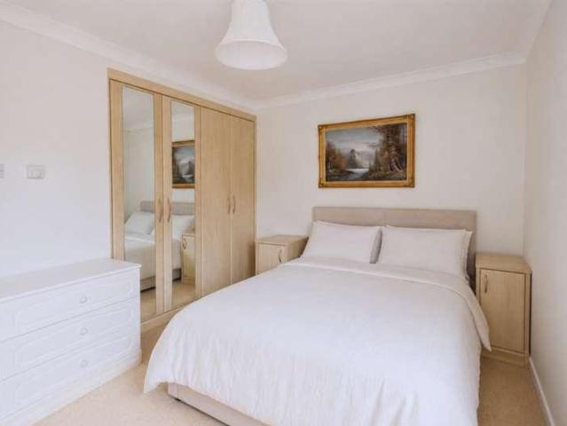 3 bed flat for sale