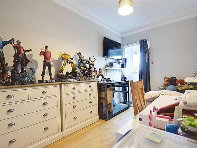 3 bed flat for sale