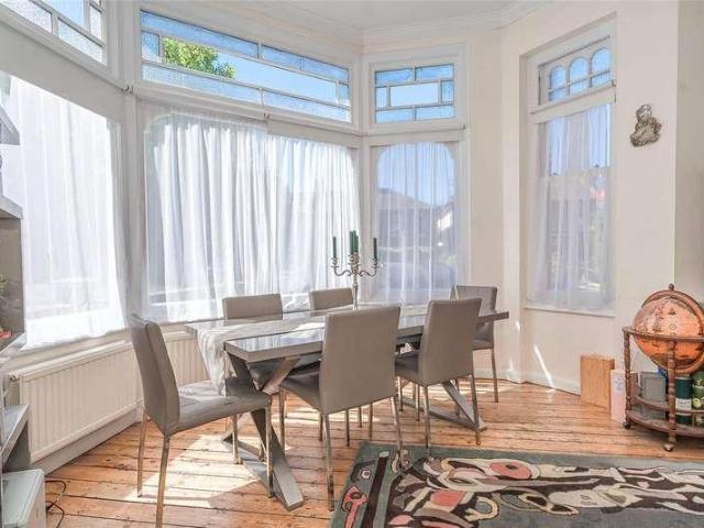 3 bed flat for sale