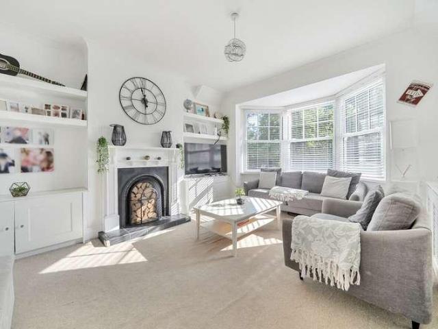 3 bed flat for sale