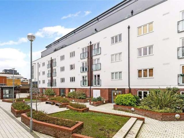 3 bed flat for sale