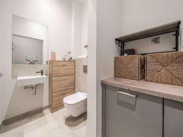 3 bed flat for sale