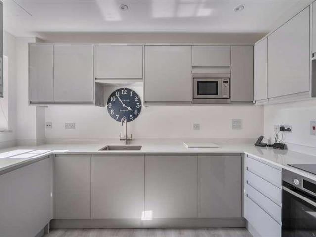 3 bed flat for sale