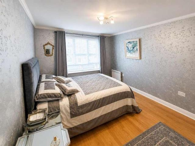 3 bed flat for sale