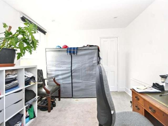 3 bed flat for sale