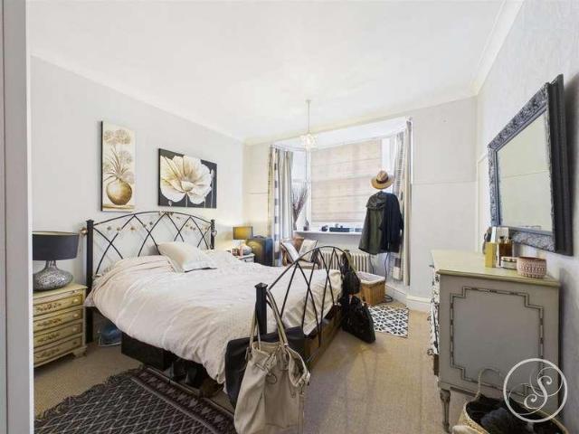 3 bed flat for sale