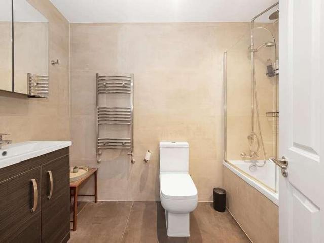 3 bed flat for sale