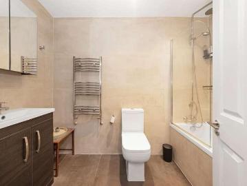 3 bed flat for sale