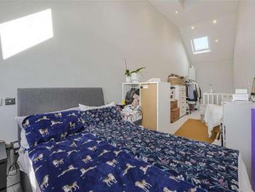 3 bed flat for sale