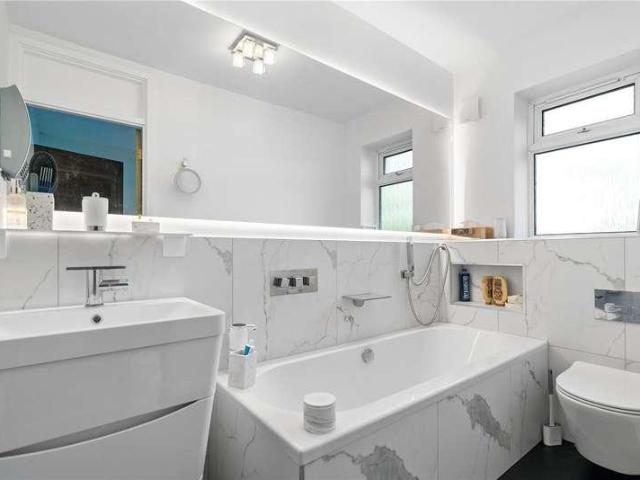 3 bed flat for sale