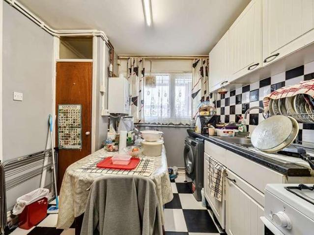 3 bed flat for sale