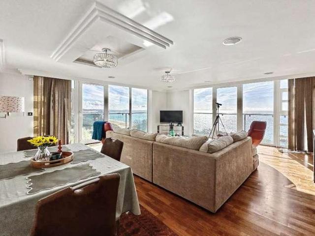 3 bed flat for sale