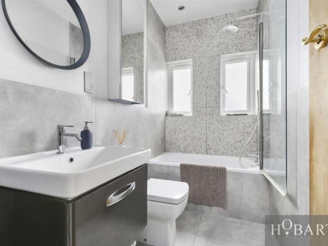 3 bed flat for sale