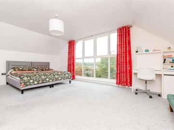 3 bed flat for sale