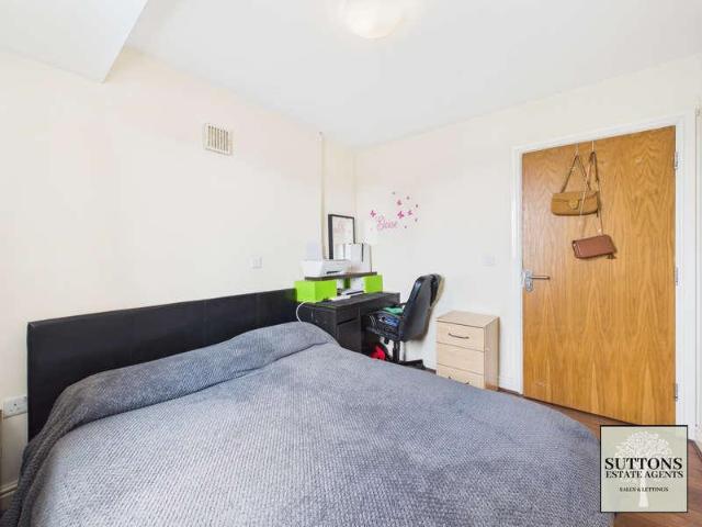 3 bed flat for sale