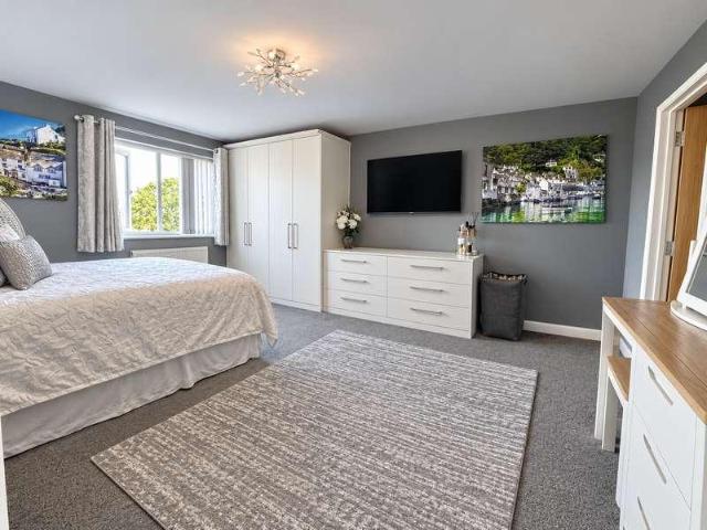 3 bed flat for sale