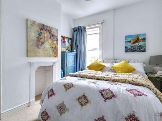3 bed flat for sale