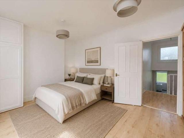 3 bed flat for sale