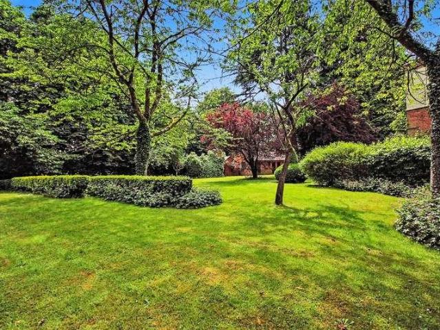 3 bed flat for sale