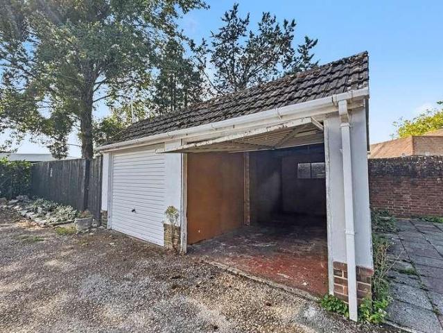 3 bed flat for sale