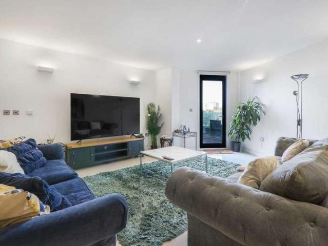 3 bed flat for sale