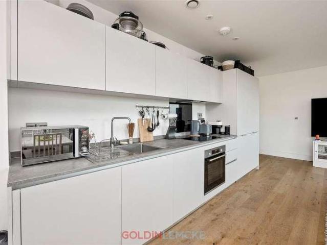 3 bed flat for sale