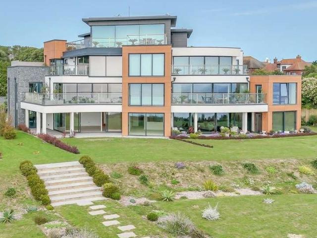 3 bed flat for sale