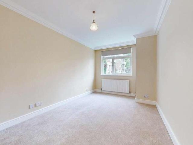 3 bed flat for sale