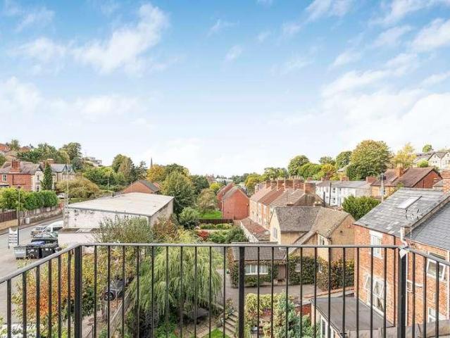 3 bed flat for sale