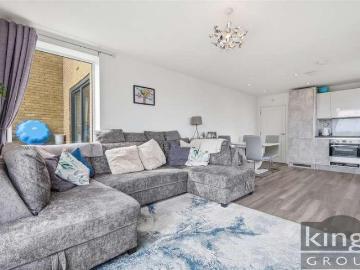 3 bed flat for sale