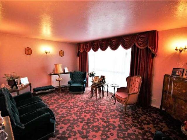 3 bed flat for sale