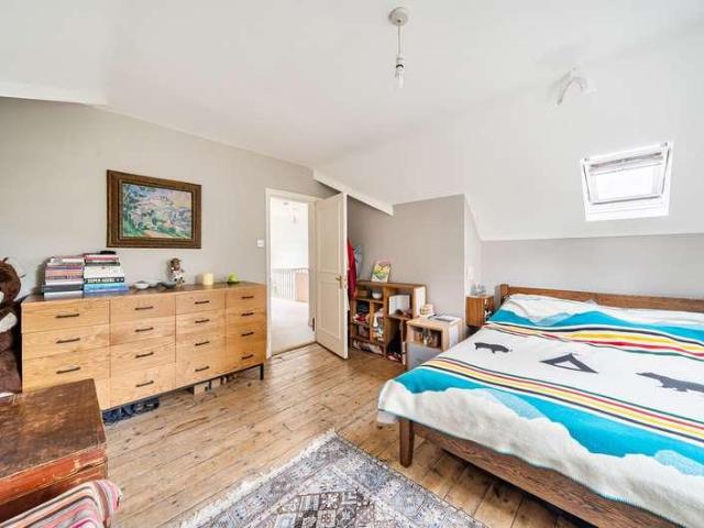3 bed flat for sale