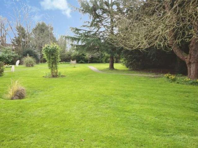 3 bed flat for sale
