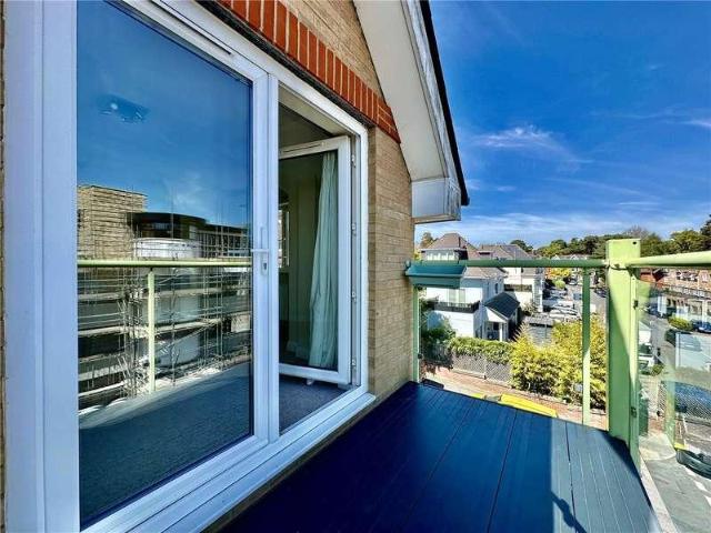 3 bed flat for sale