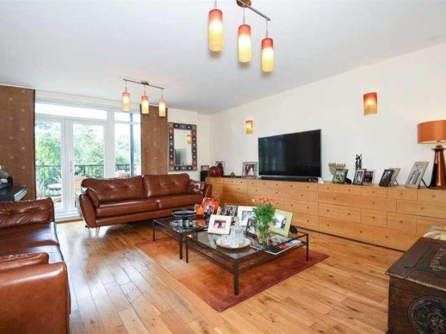 3 bed flat for sale