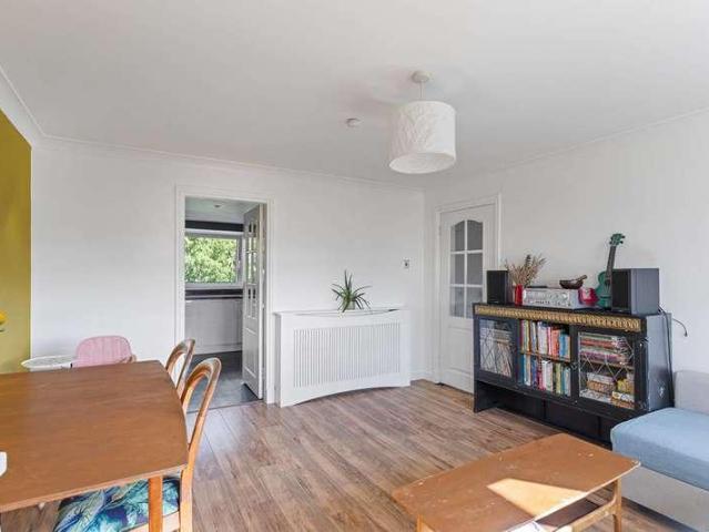 3 bed flat for sale