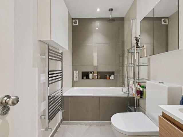 3 bed flat for sale