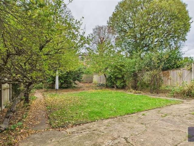 3 bed flat for sale