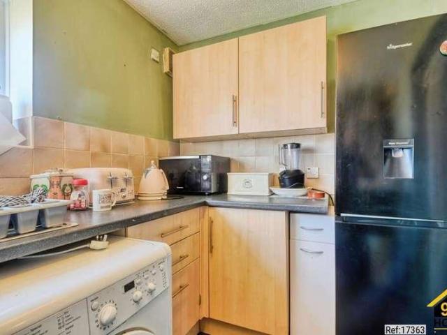 3 bed flat for sale